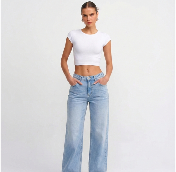 Effortless Wide-Leg Stretch Jeans