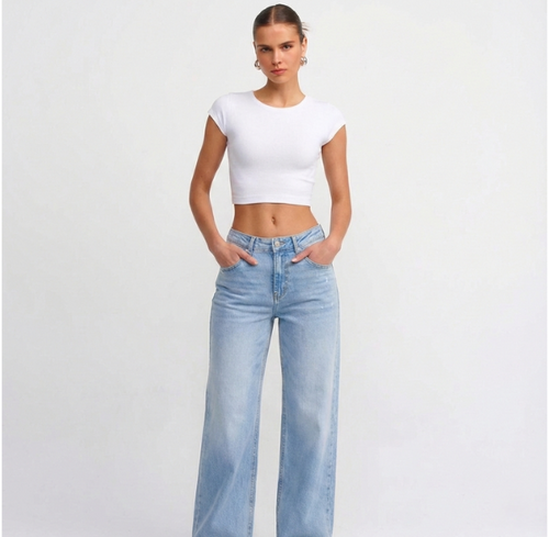 Effortless Wide-Leg Stretch Jeans